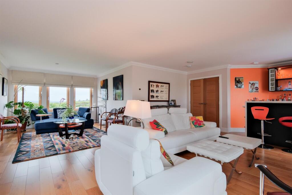 007-15 Cartland Rd, Lanark ML11 7RF.jpg