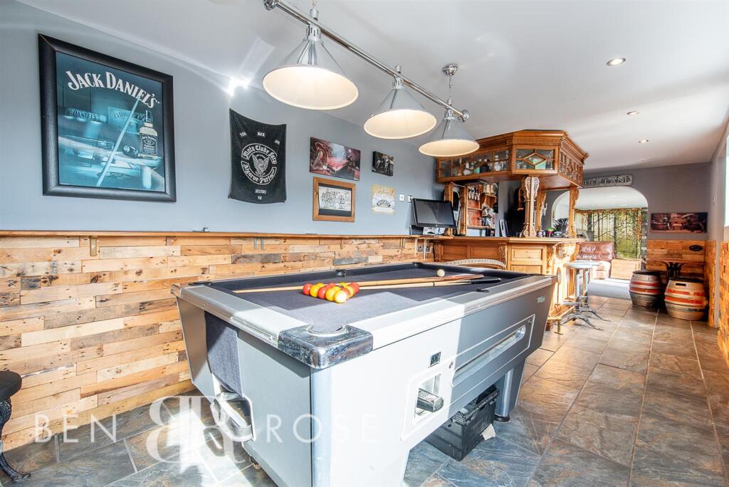 Bar/Games Room