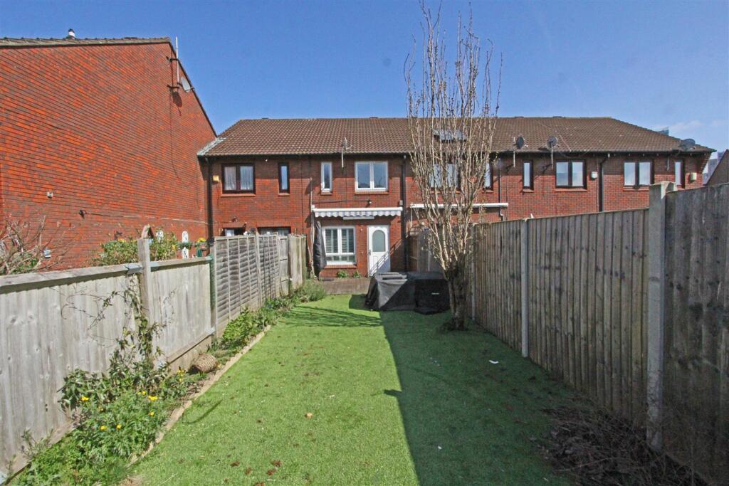IMG_4932 garden rear.jpg