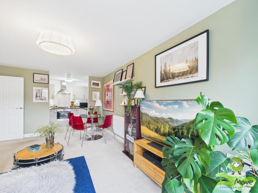 EweMove Estate Agents Basingstoke - Fleetlands Hou