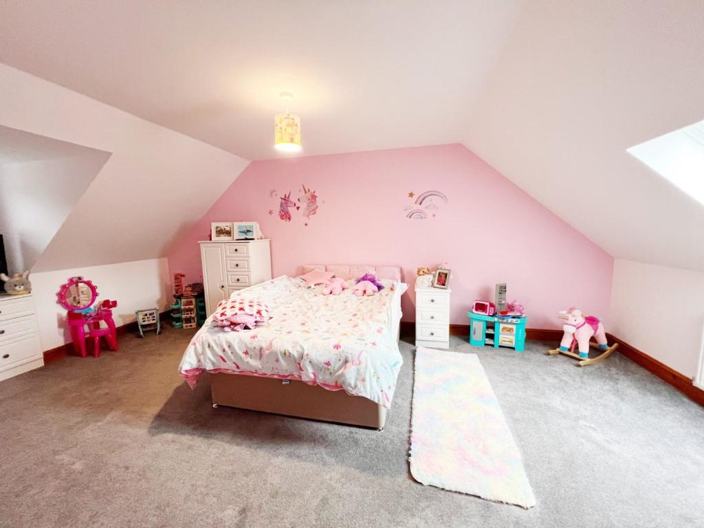 Bedroom 3 pic 1.jpg