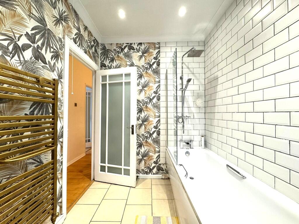 District road  (3...