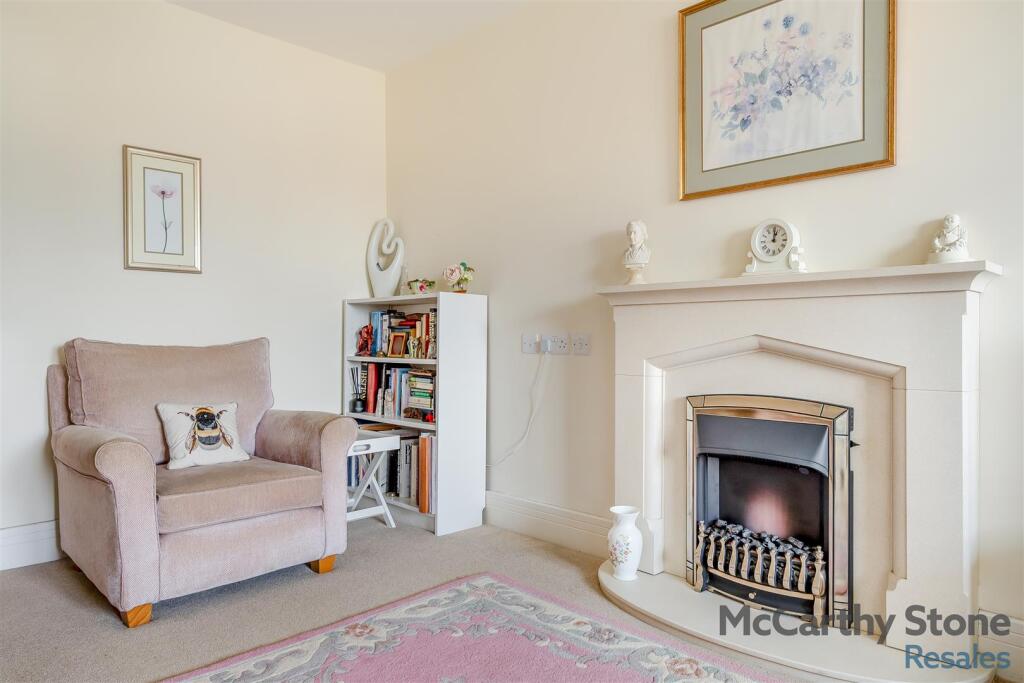8640072-interior04.jpg