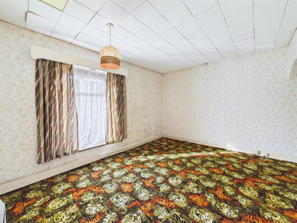 7 - Terraced House for Auction, Kingswood.jpg