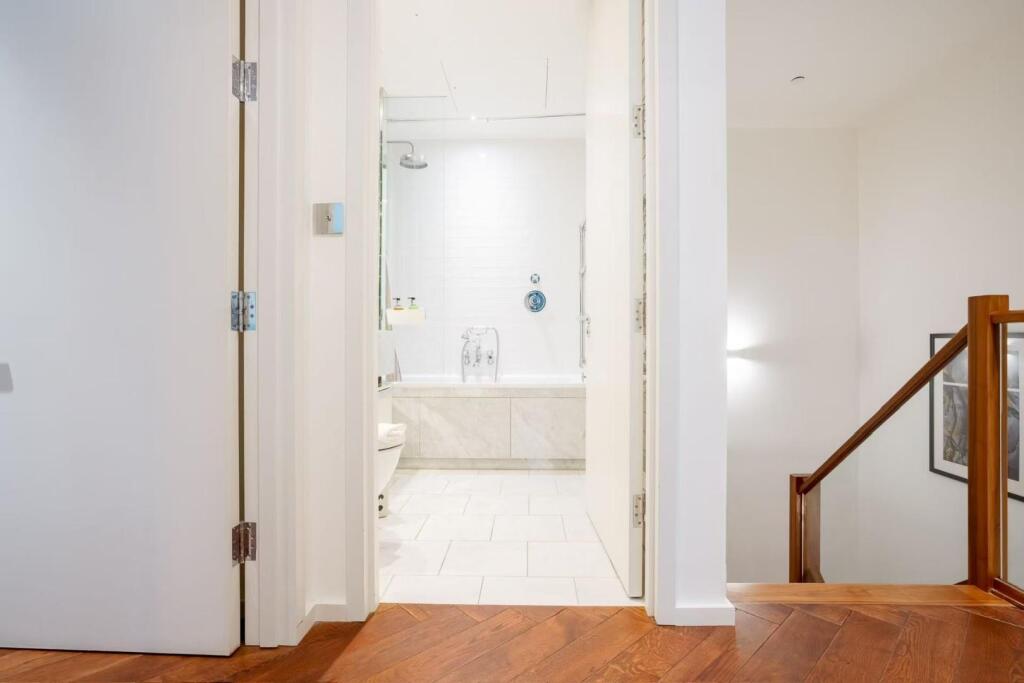 Hallway.JPG