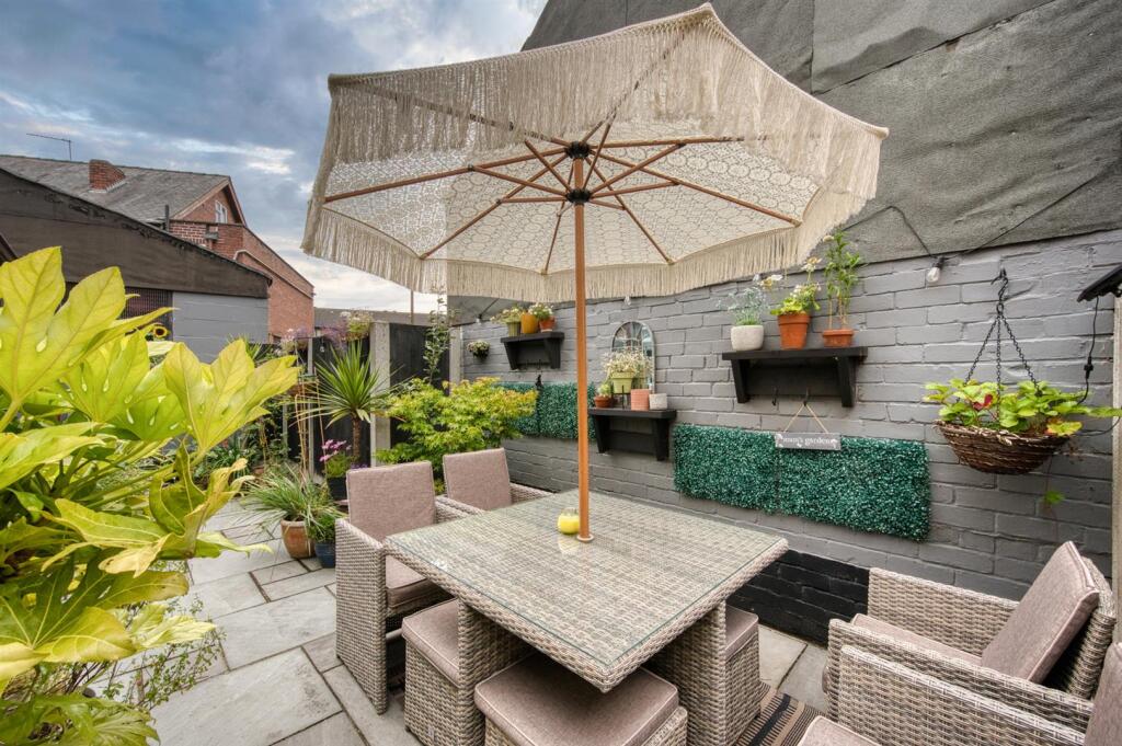 Rear Garden - dining and parasol.jpg