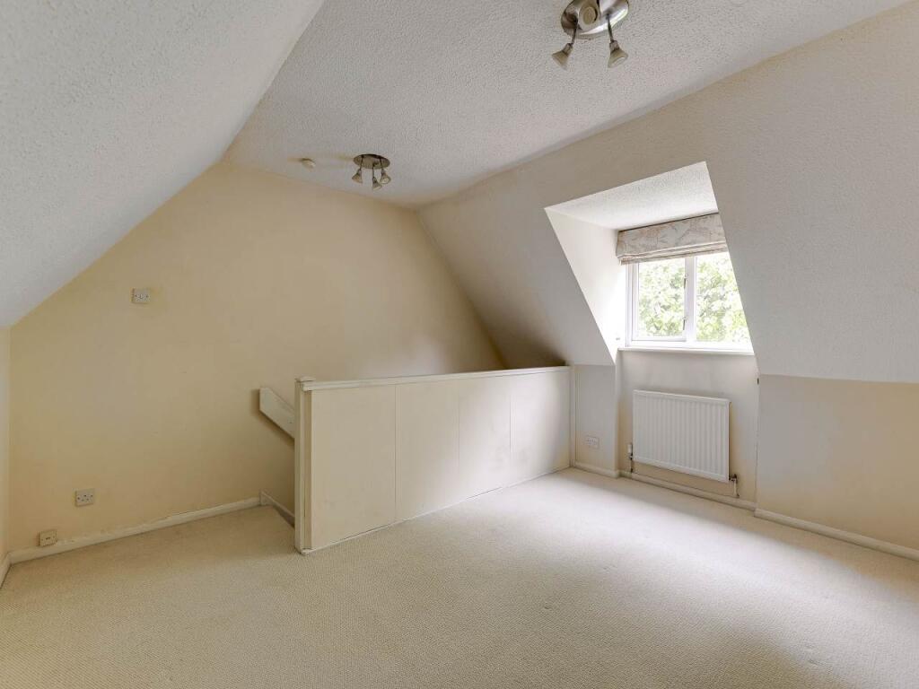 Master Bedroom (2)