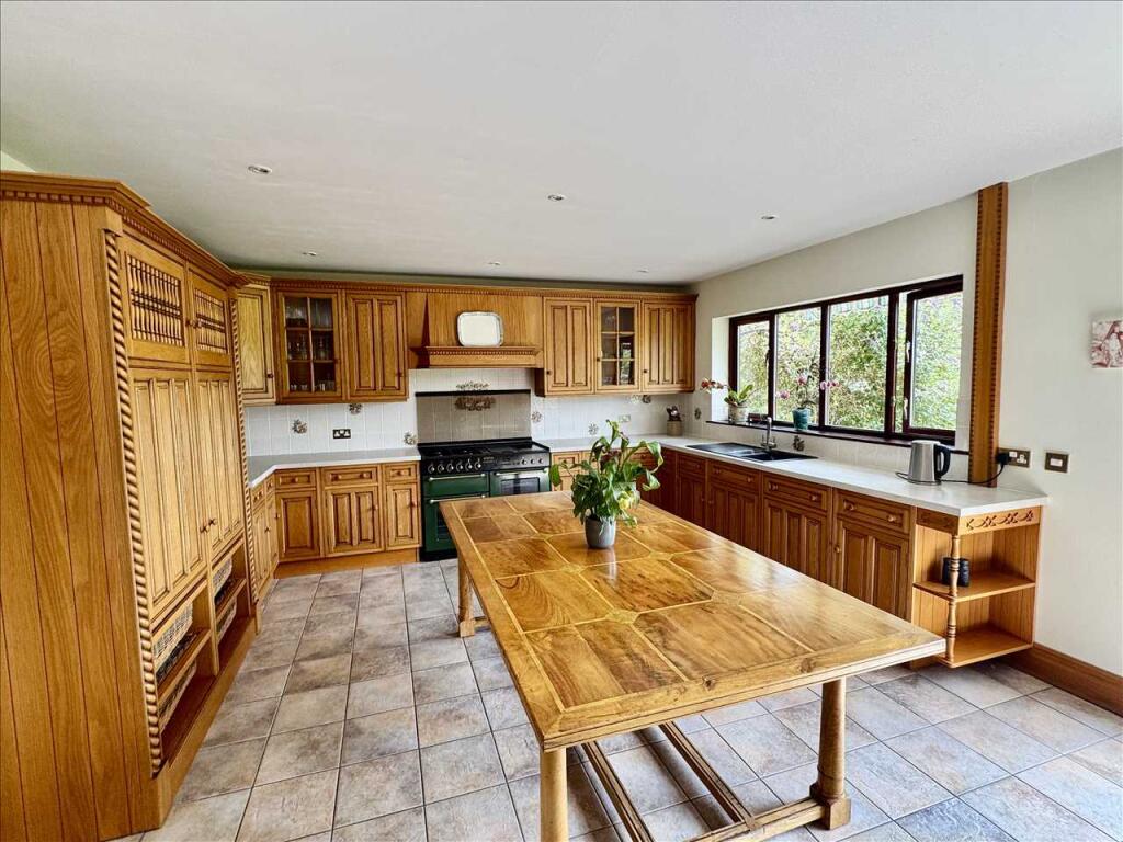 LIVING KITCHEN