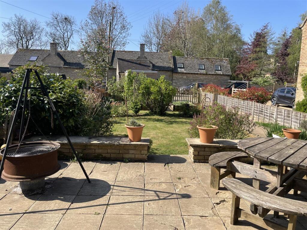7 Mill View front garden.JPG
