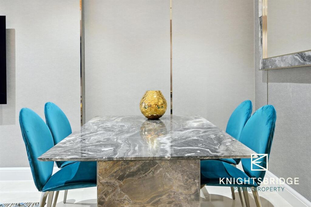 Apartment 4, 106 Park St (15).jpg