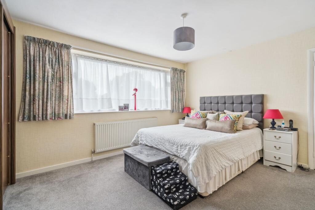 Bedroom 1 (2)