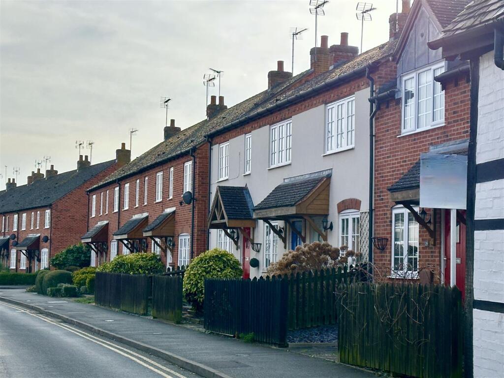 wide/side view of street
