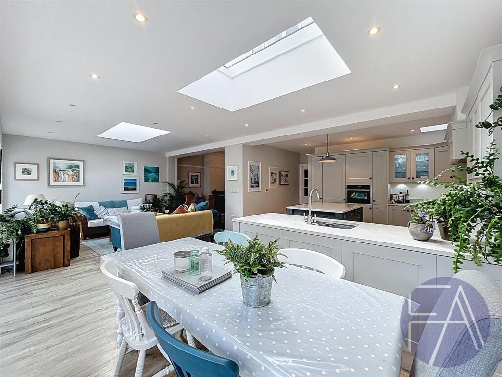 Kitchen/lounge