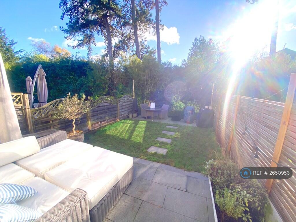 South Facing Garden Over The River Wye