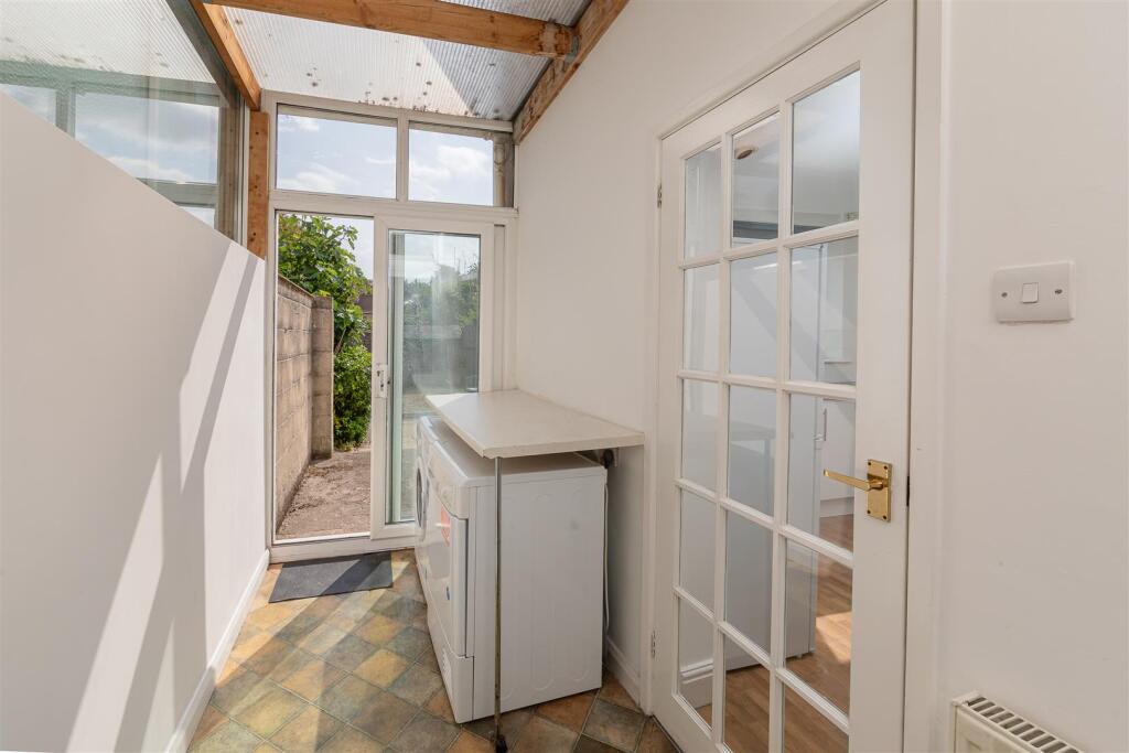 10 Shaftesbury Ave -4.jpg