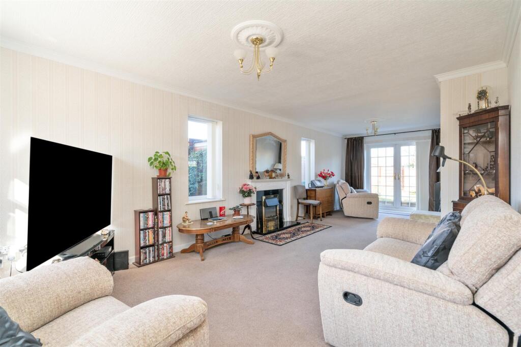 1 Hawbridge Close_1.jpg