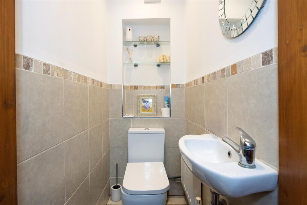 Downstairs toilet SAPL6080.jpg