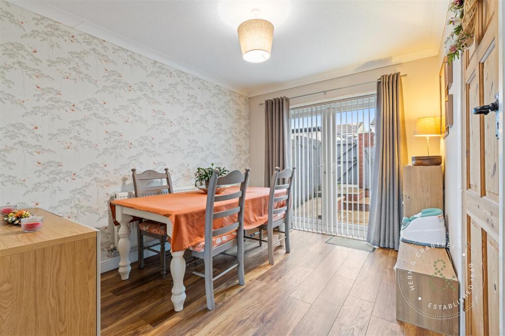 Bryn Pinwydden, Hern Crabtree (6).jpg