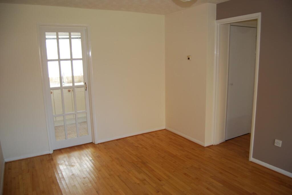 40 Halifax Way 006.JPG