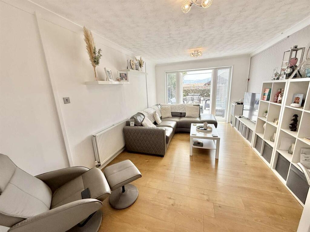 Lounge-1.jpg