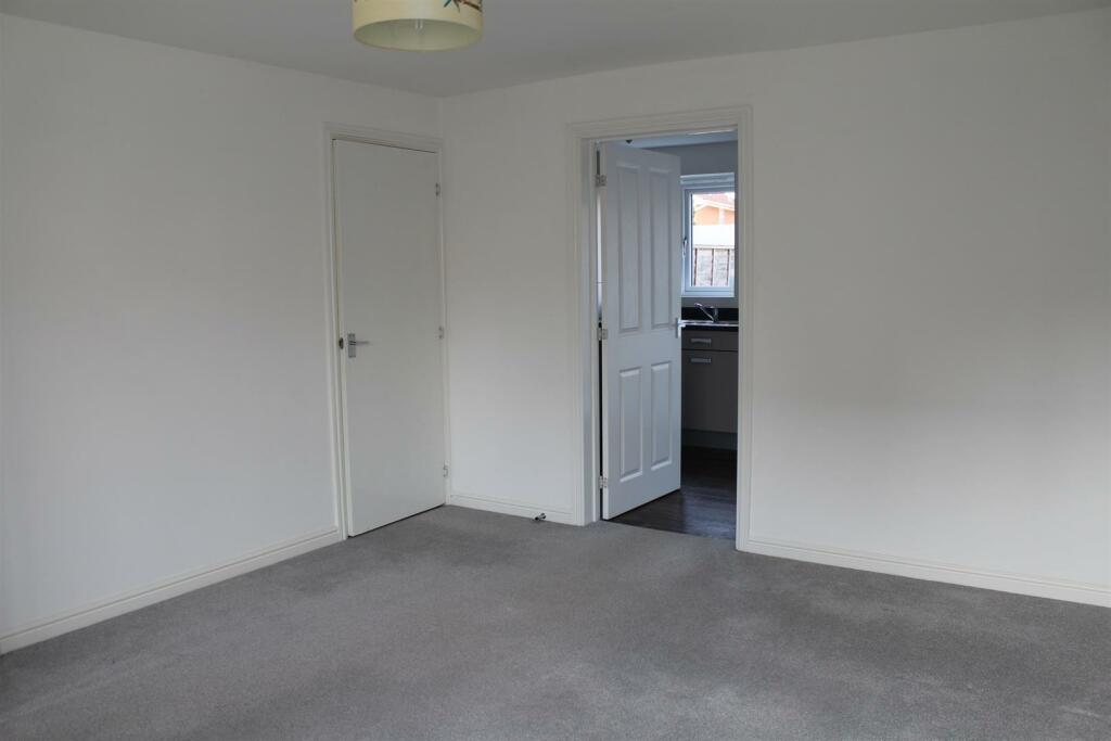 Lounge 1.JPG