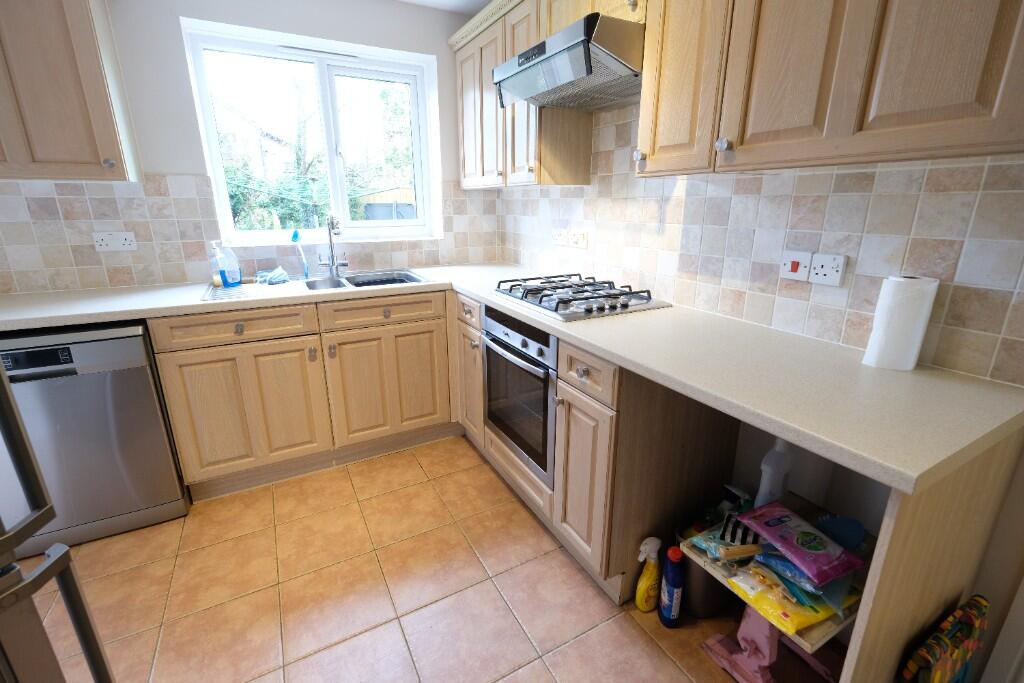 KITCHEN/BREAKFAST