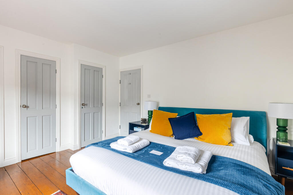 A12 - 3 Somerset Place, Totnes - 250728