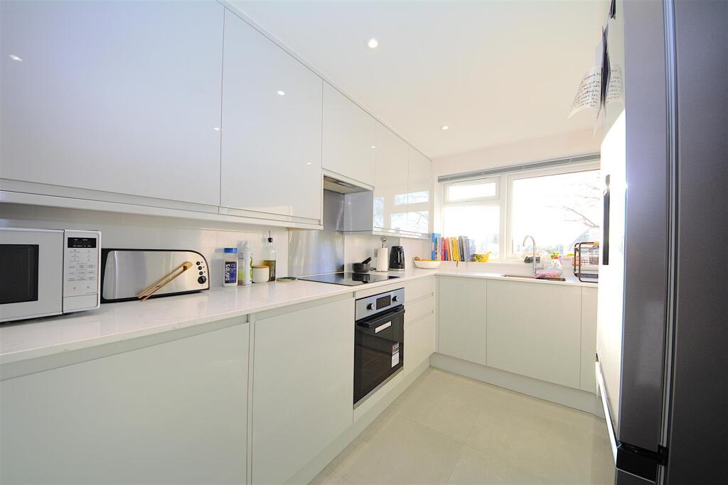 Kitchen 2.jpg