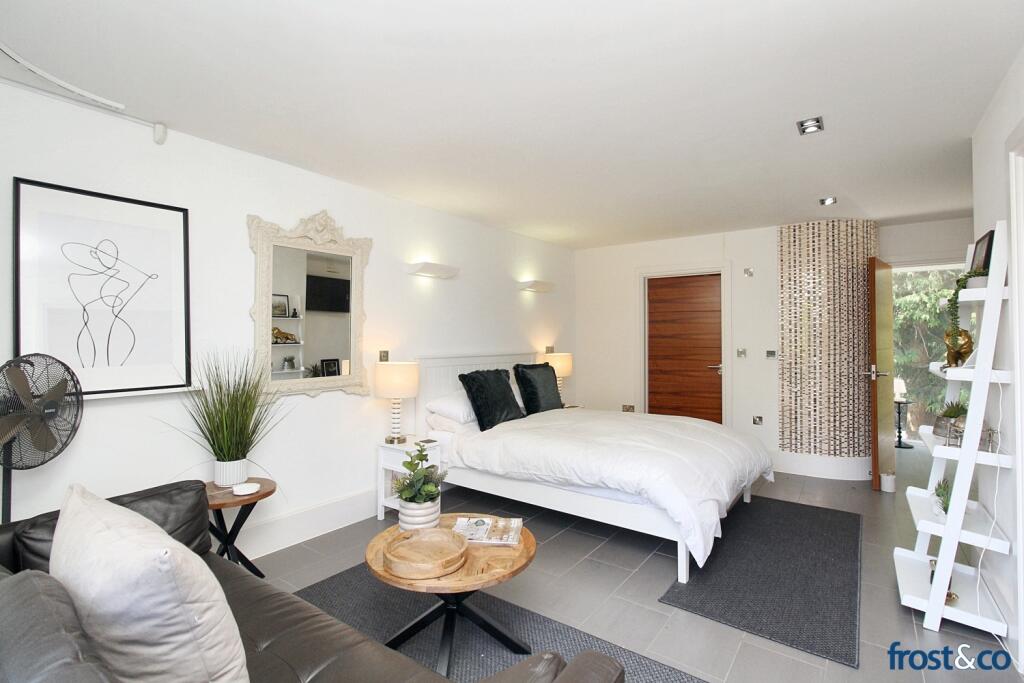 Master Bedroom to En-Suite