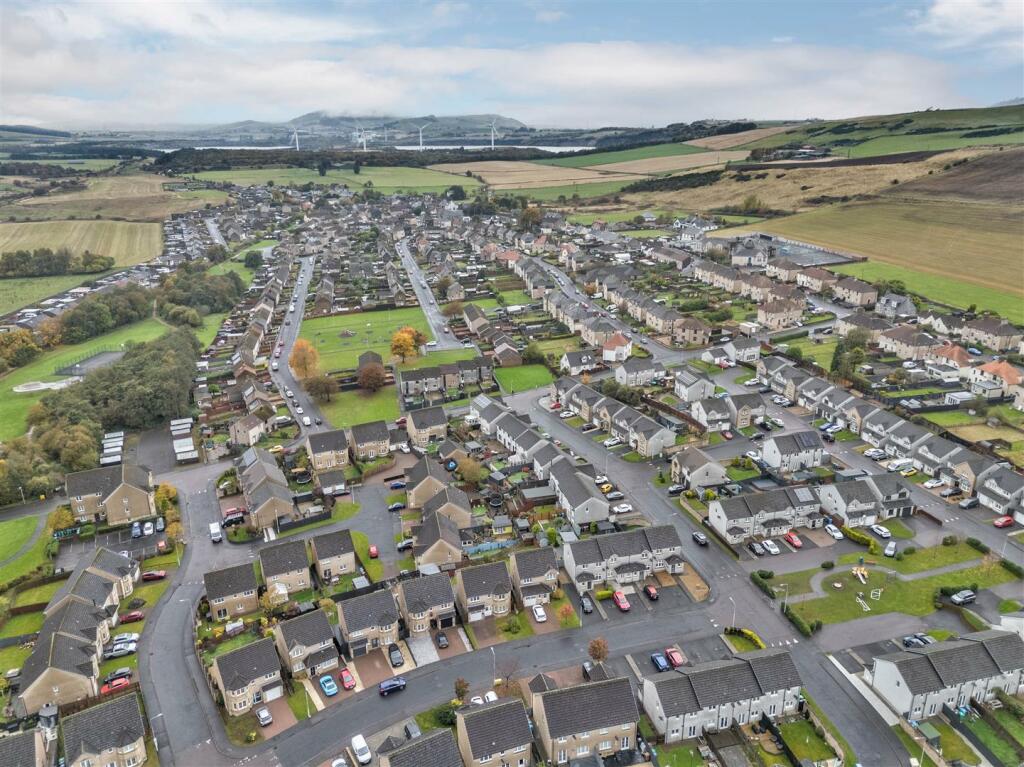 10 Lochty Drive Kinglassie-3.JPG