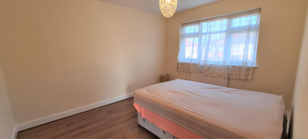 FRONT BEDROOM