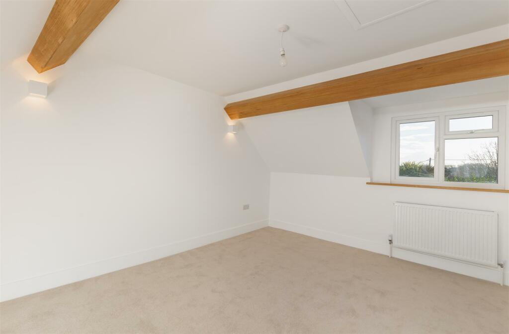 Bedroom 1.jpg