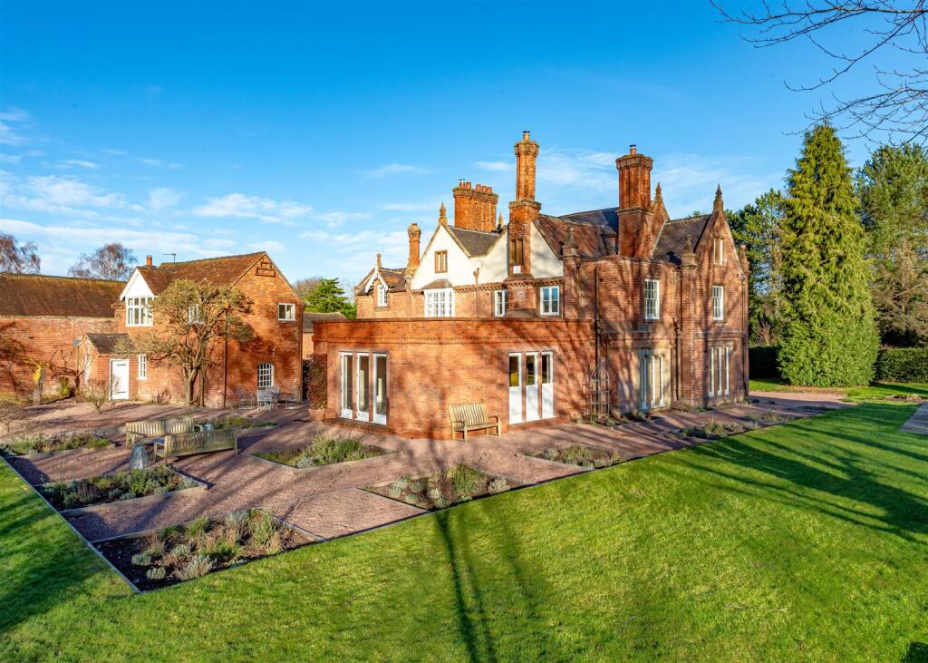 The Old Manor House-external DEC24-12.jpg