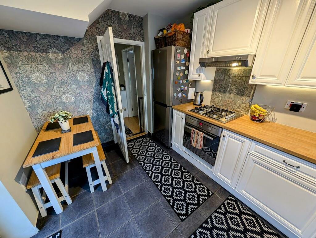 66 Merlin Way kitchen 3.jpg