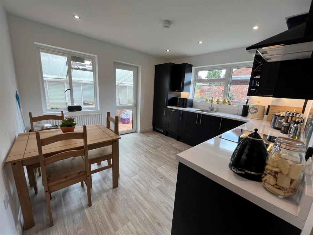 Kitchen 2022.jpg