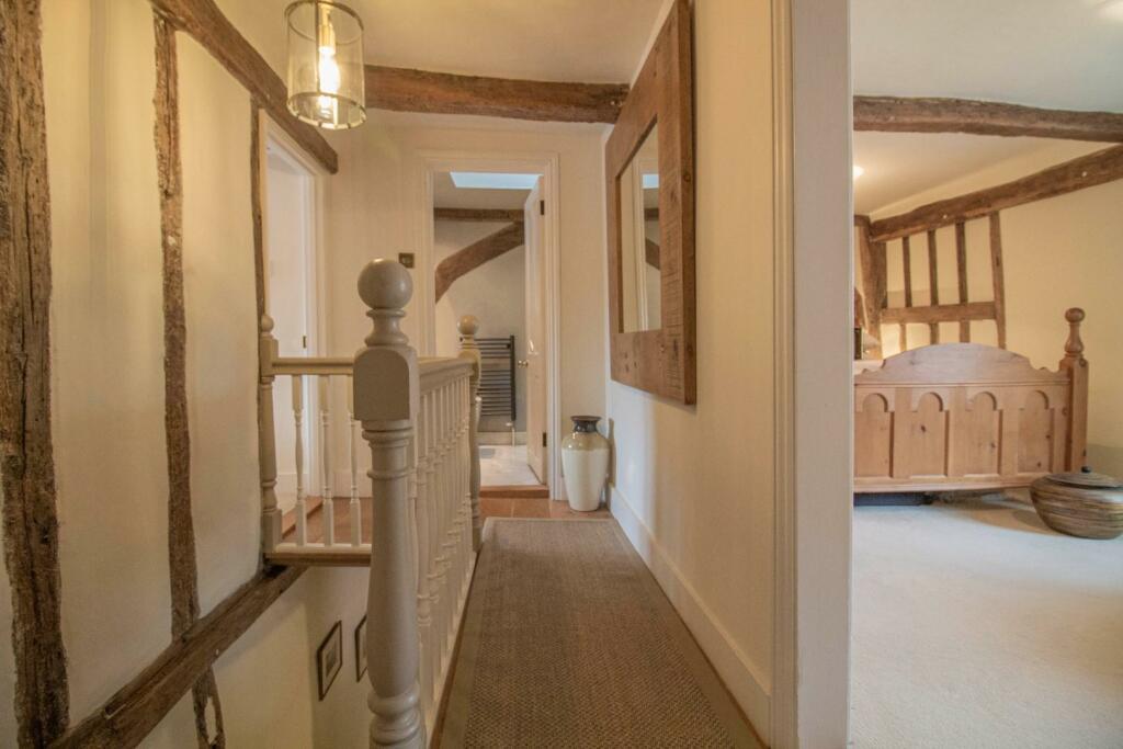 48 College Street [Landing] 01.jpg