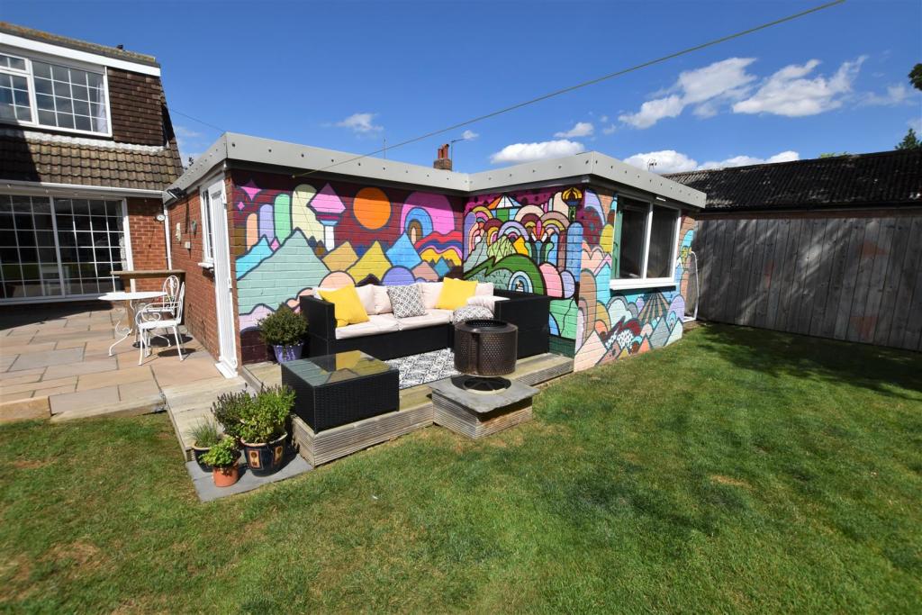 Seating Area - Rear Garden.jpg