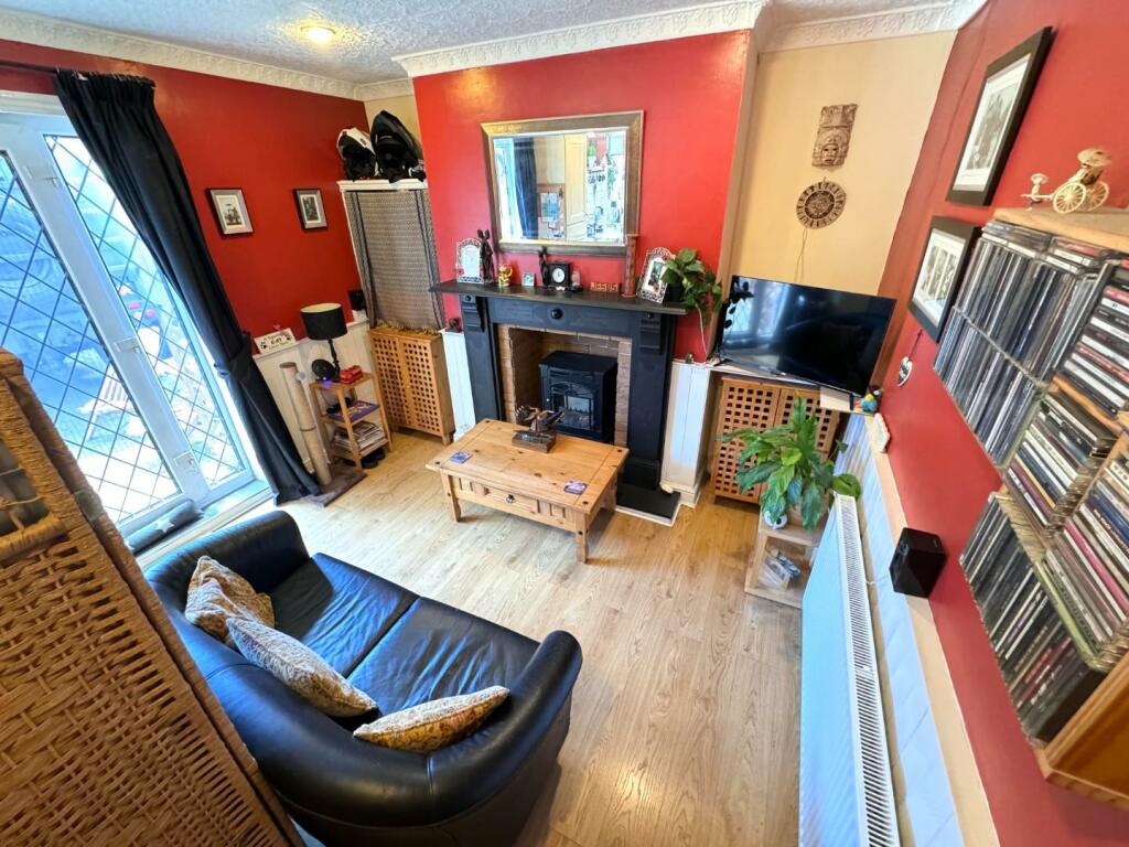 SITTING/DINING SPACE