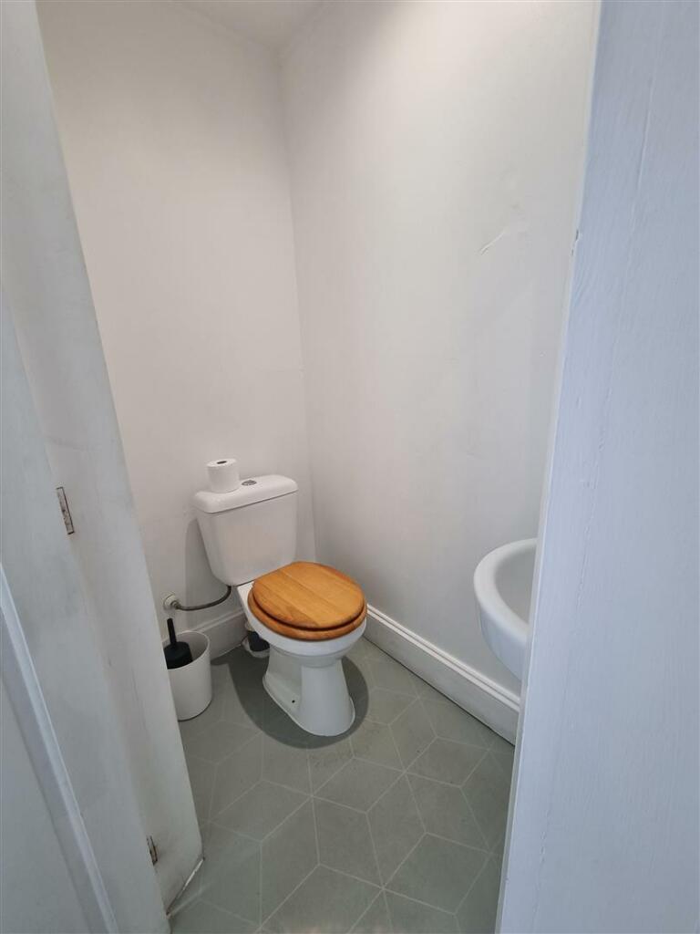 CLOAKROOM.jpg