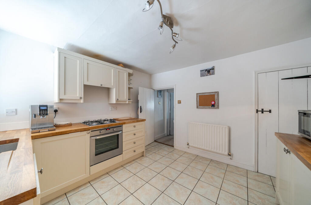 1306803-8-6852de6...