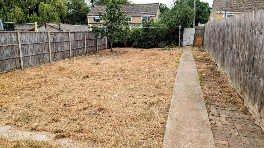 16 Orchard Close Rear Garden 2.jpg