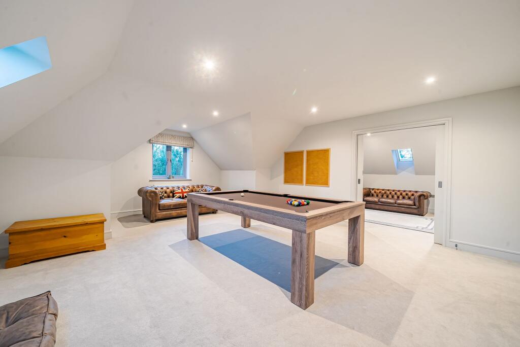 GAMES ROOM / BED SIX