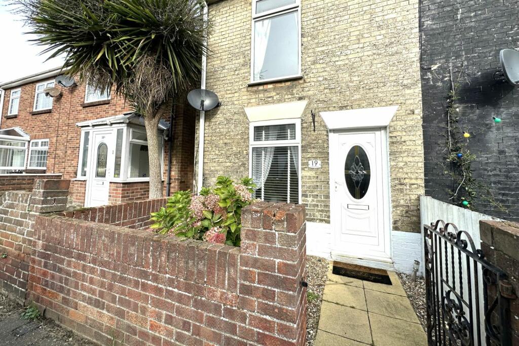 Beautifully Refurbished 2 Bedroom Terraced for Re