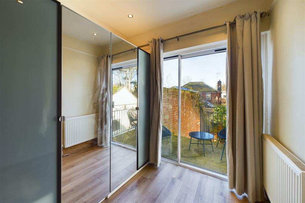 Flat 3, 110 Evesham Road, Cheltenham, Gloucestersh