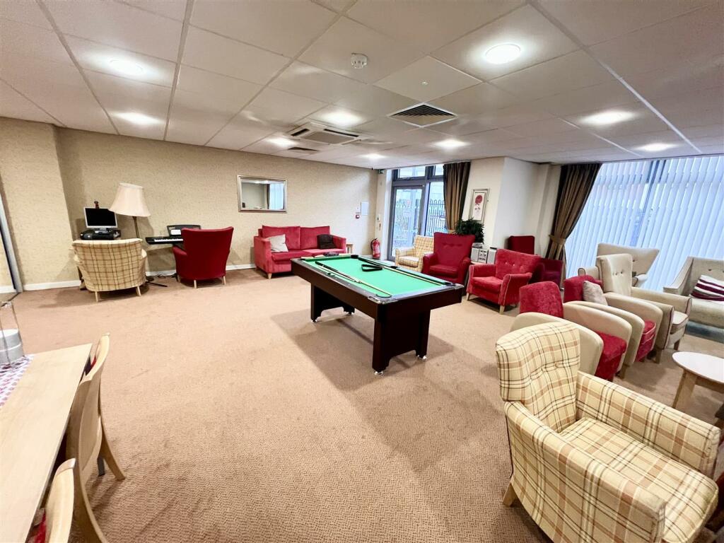 COMMUNAL LOUNGE