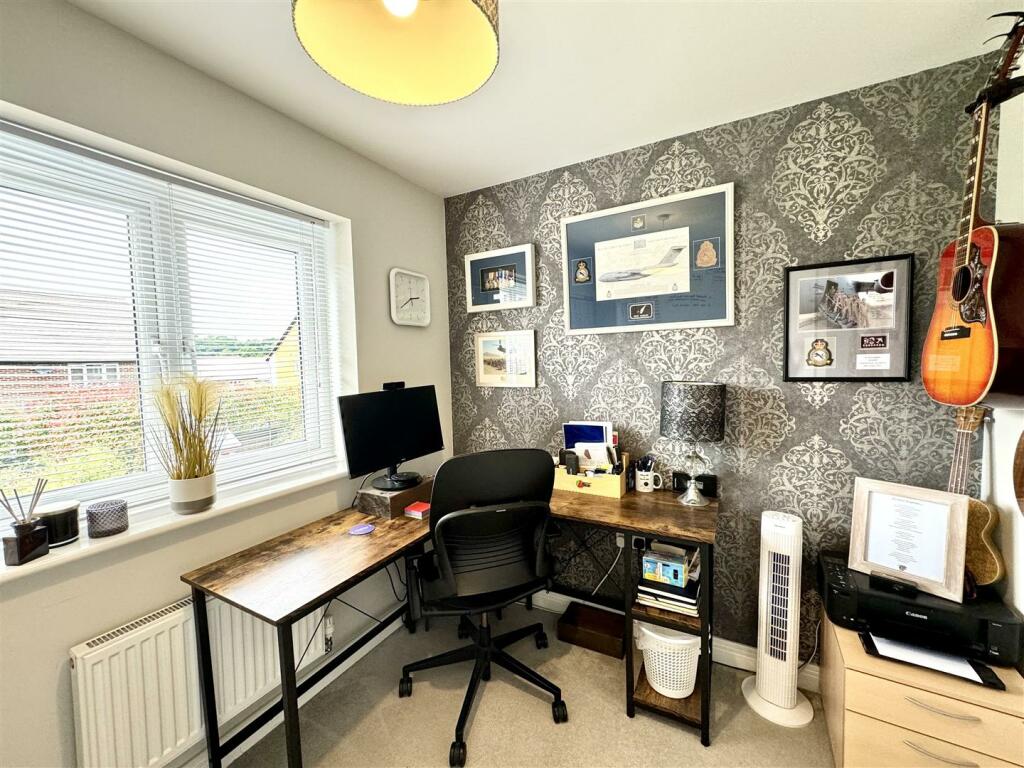 BEDROOM 5/STUDY