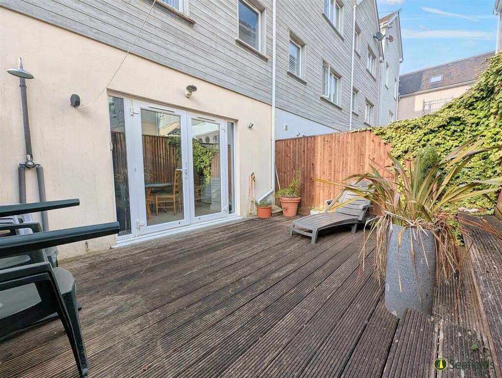 Rear Decked Garden