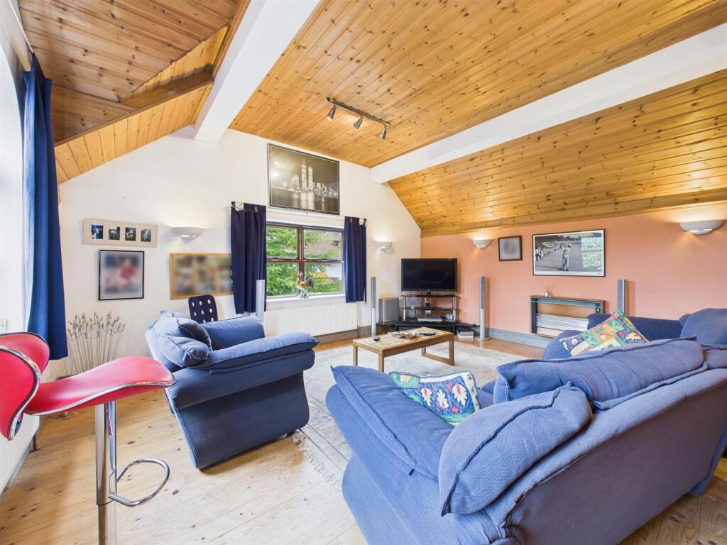 Family Room/Playroom/Additional Bedroom