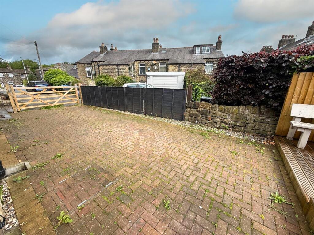 Two bedroom end terrace in Steeton (17).jpg