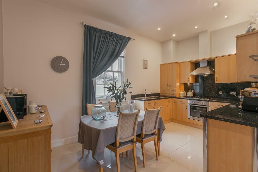 Kitchen/Dining Area